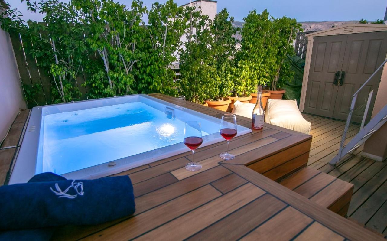 Beautiful Penthouse In Athens With Outside Jacuzzi Apartman Kültér fotó
